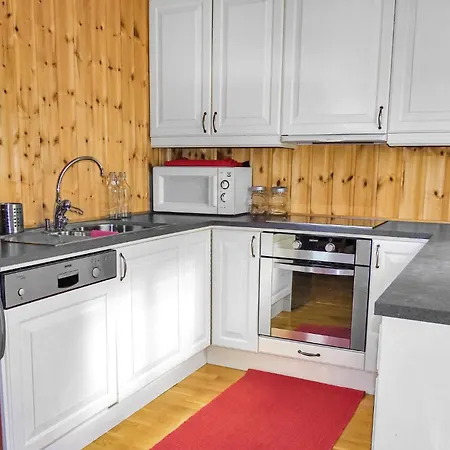 בית נופש Five-bedroom In Vikesa *