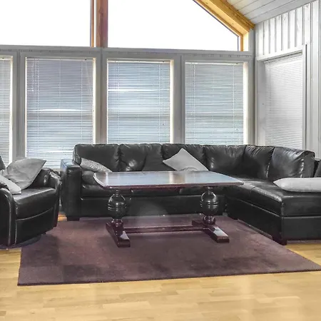 Сasa de vacaciones Five-bedroom In Vikeså