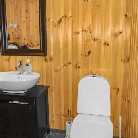 בית נופש Five-bedroom In Vikesa *