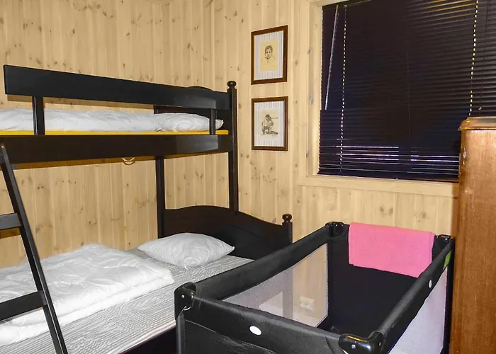 Five-bedroom In Casa vacanze Vikeså